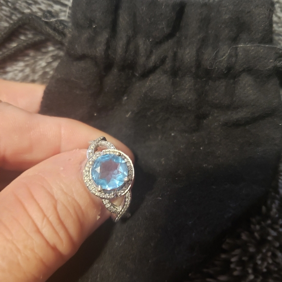 Blue topaz surrounded by diamonds 10 kt white - Picture 1 of 2